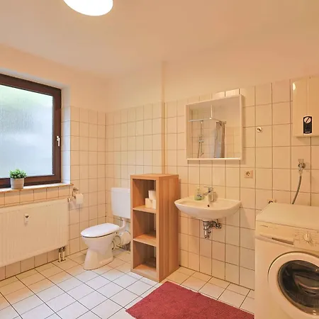 Mit Tv, Kueche Und Terasse Nahe Kassel Og Apartmán